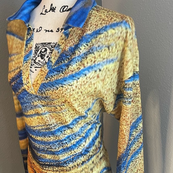 Adorable Blouse with long sleeves in pretty blues and golds in Size M - Picture 5 of 8